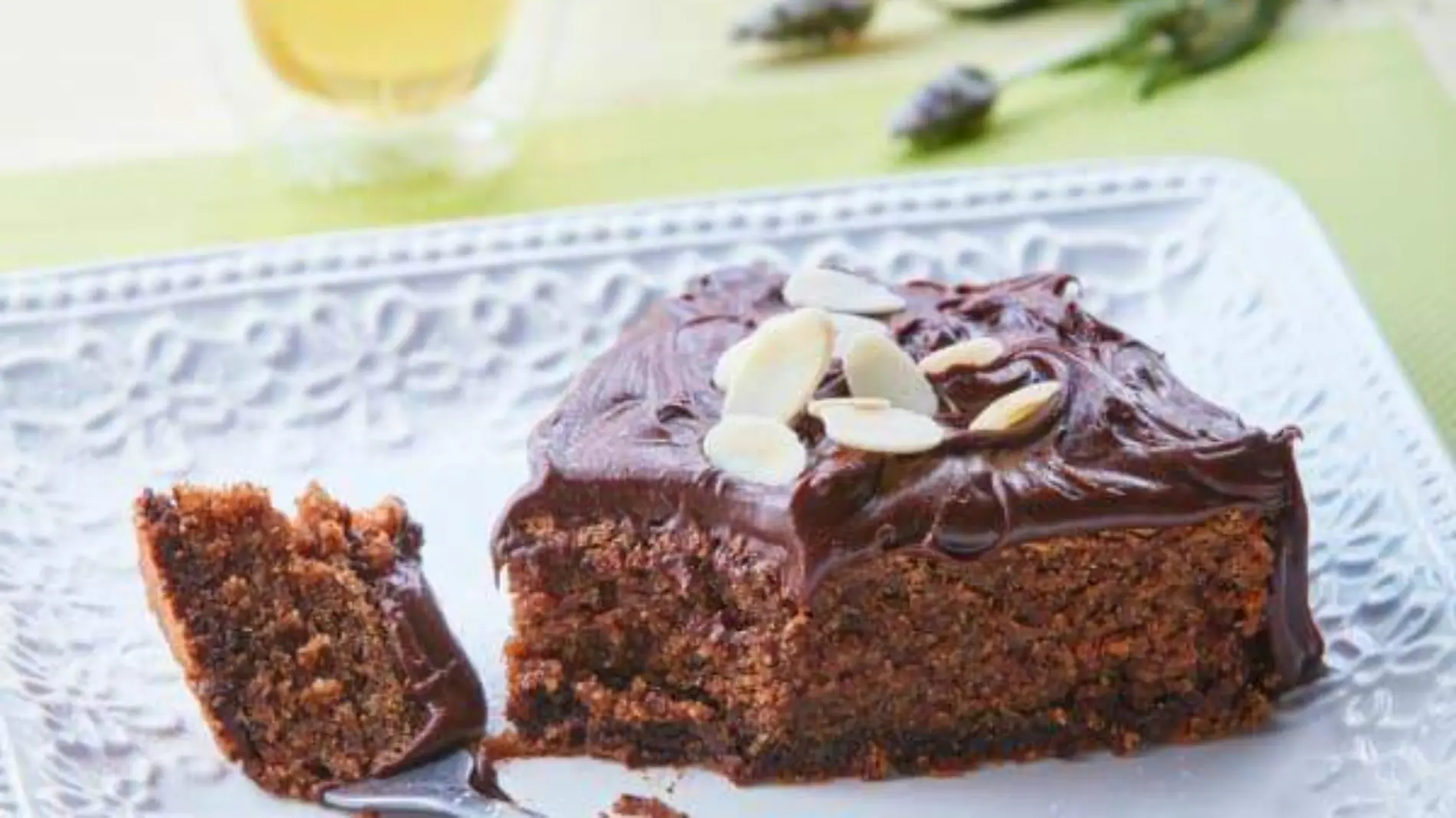 pastel de chocolate y lamendras